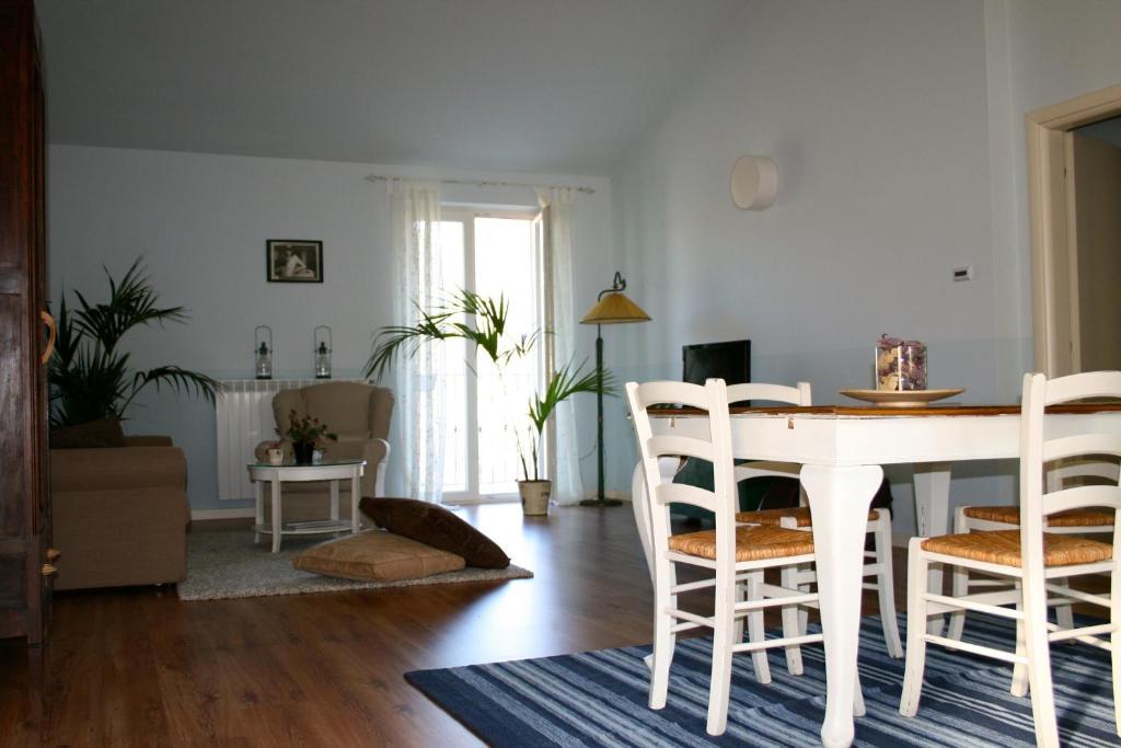 B&B Mario & Mario Trezzo Tinella Bilik gambar