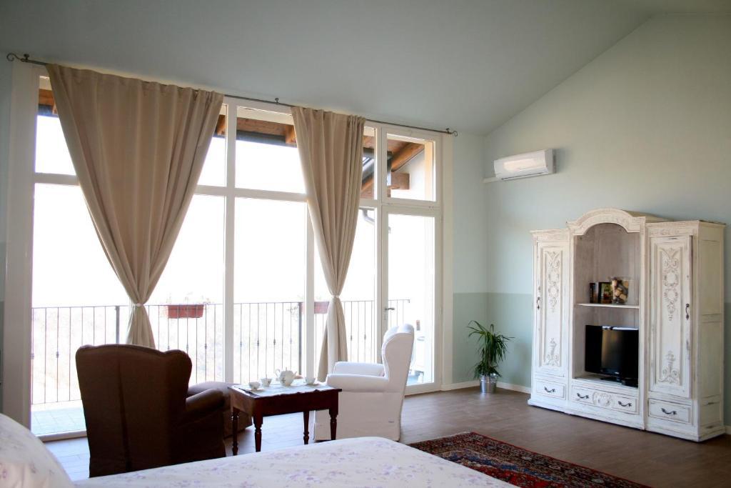 B&B Mario & Mario Trezzo Tinella Bilik gambar